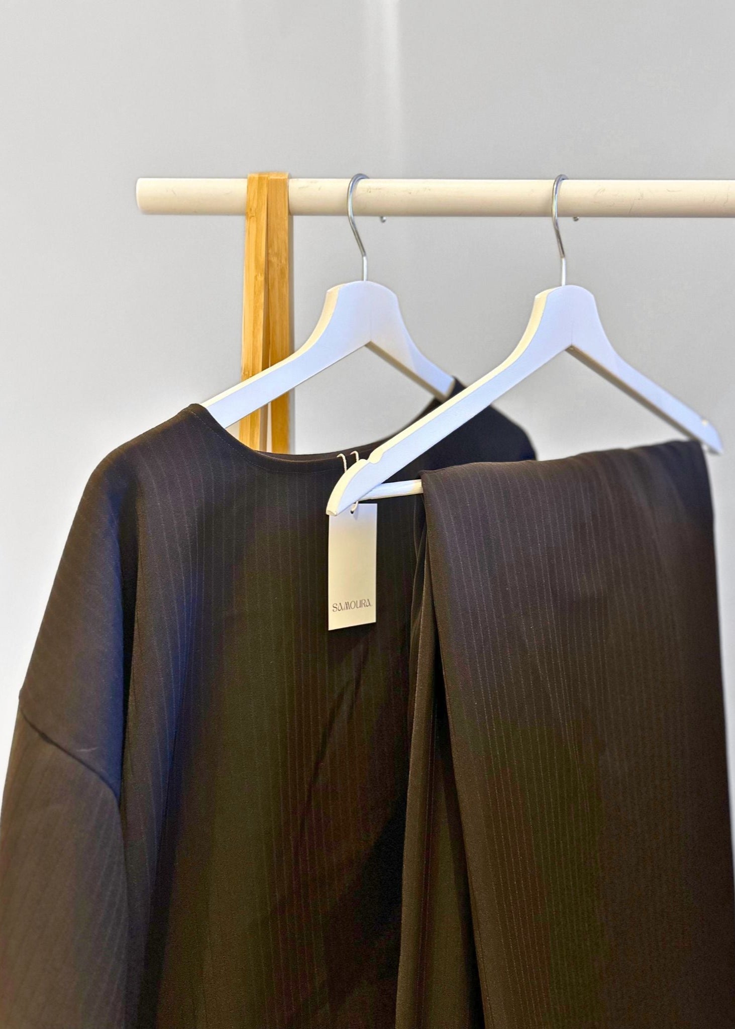 003 - ENSEMBLE OVERSIZE DARK BROWN RAYÉ